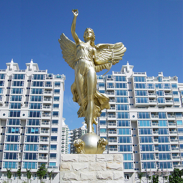 《至尊門第》高3m 鑄銅 設計：姜志群 2003年 位于廈門會展中心東側